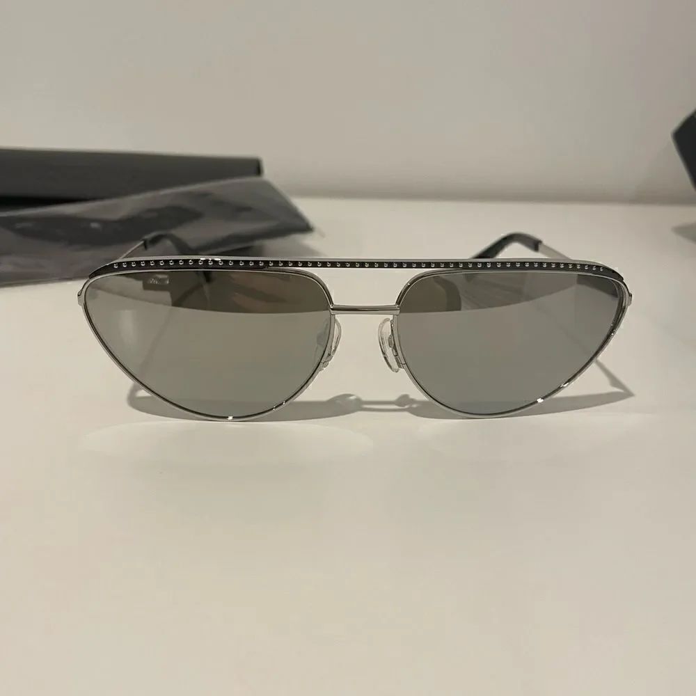 NIB Silver Mirror Cateye Moschino Sunglasses